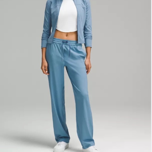 NWT Lululemon Mid-Rise Straight Leg Pant - Picture 5 of 5